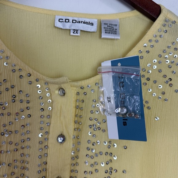 C D Daniels Womans Top Size 2X Yellow‎ Sequin Beaded Flowy Lightweight NWT - Picture 2 of 8